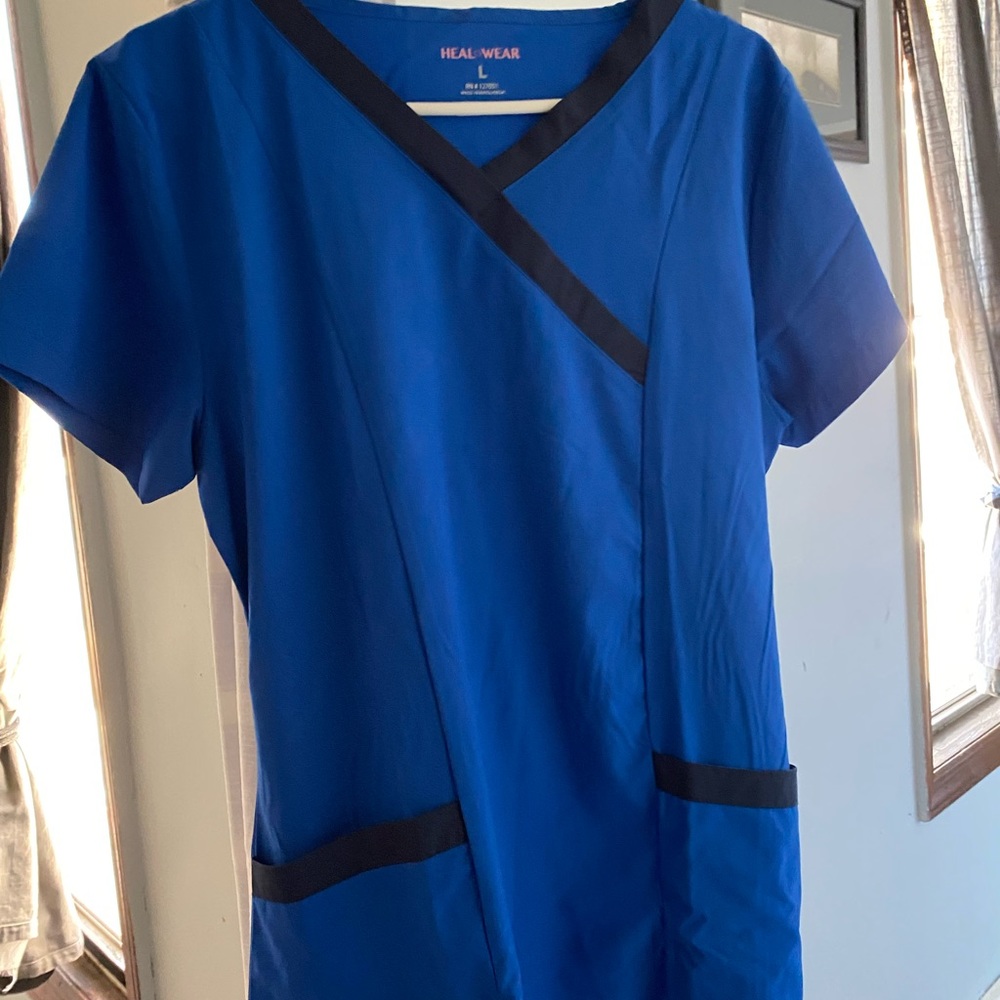 Heal wear size large scrub top 5/20$